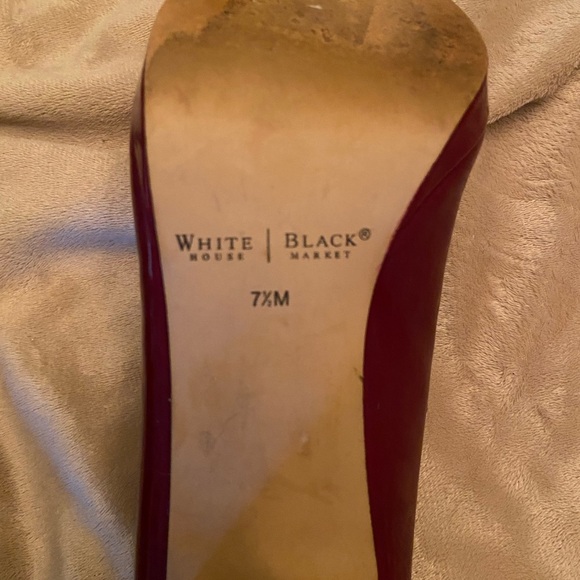 WHITE HOUSE BLACK MARKET BURGUNDY PATENT LEATHER HEELS SIZE 7.5 - Picture 7 of 9
